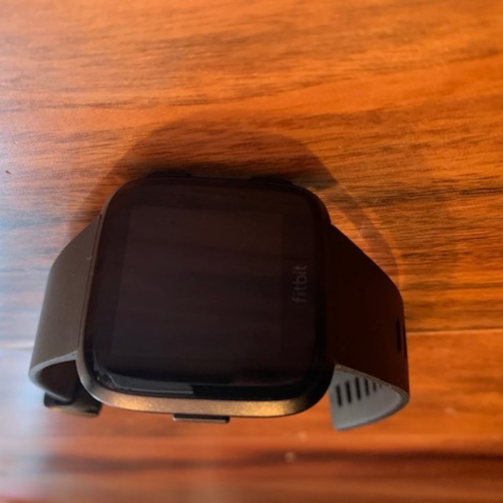 Fitbit Versa - image 2